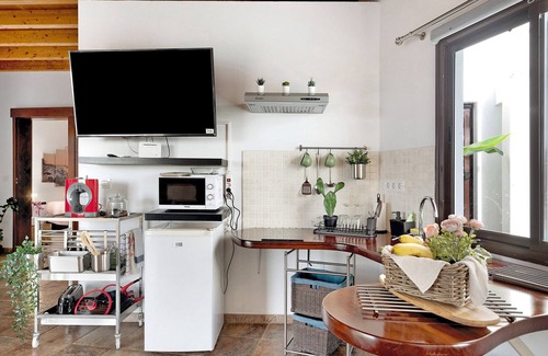 Teguise House | Holiday Home 'Guenia I' with Mountain View, Wi-Fi and Air Conditioning