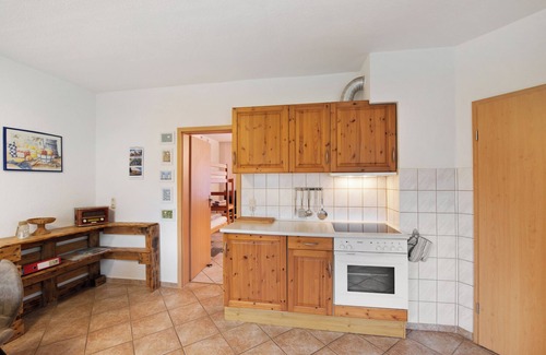 Alt Meteln House | Holiday Home 'Habicht' with Private Terrace, Private Garden and Wi-Fi