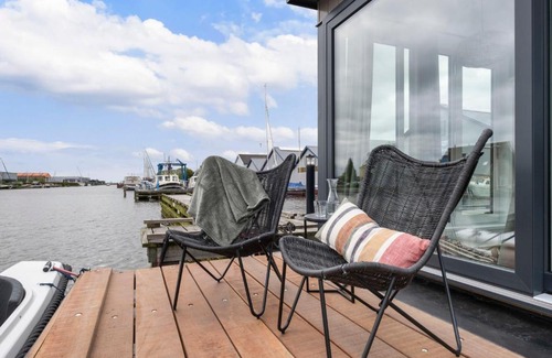 Woudsend House | Holiday Home Harboursuite 2 incl- motorboot by Interhome