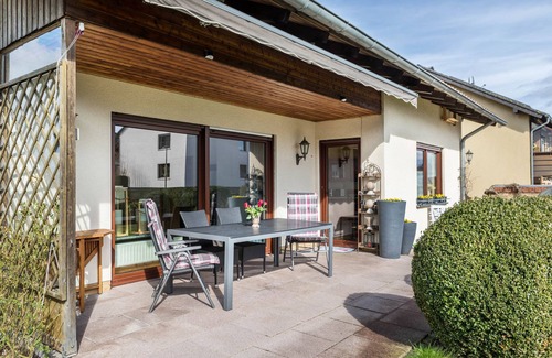 Bad Arolsen House | Holiday Home 'Haus am Twistesee' with Terrace, Garden & Wi-Fi