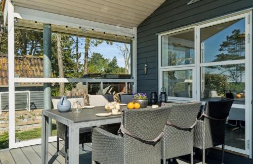 Øer Strand House | Holiday Home Hening - 50m from the sea by Interhome