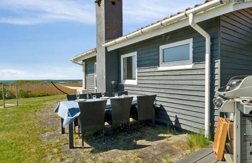 Øer Strand House | Holiday Home Hening - 50m from the sea by Interhome