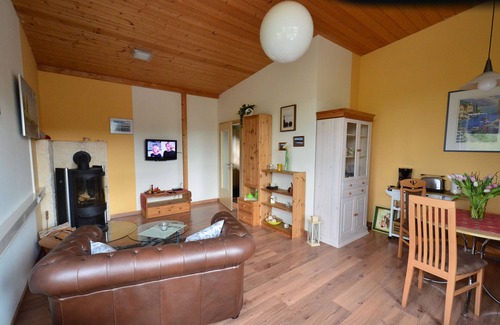 Suhl House | Holiday Home 'Heym' with Private Terrace and Private Garden