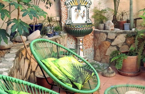 Oliva Old Town House | Holiday Home 'Historic Town House' with Mountain View, Wi-Fi and Air Conditioning