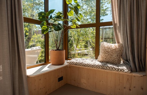 Scherpenzeel House | Holiday Home in Friesland with Greenhouse Charm