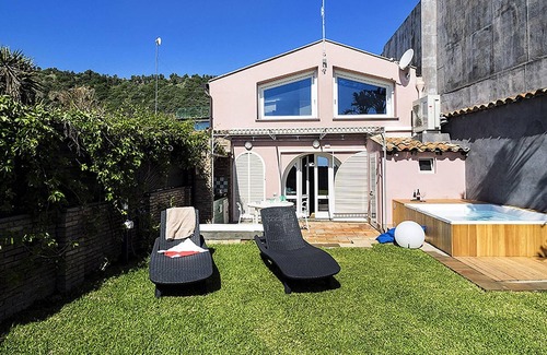 Santa Tecla House | Holiday Home in Acireale by the Seafront