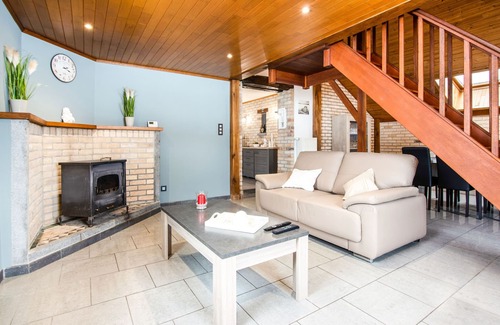 Couvin House | Holiday home in Cul-des-Sarts with garden