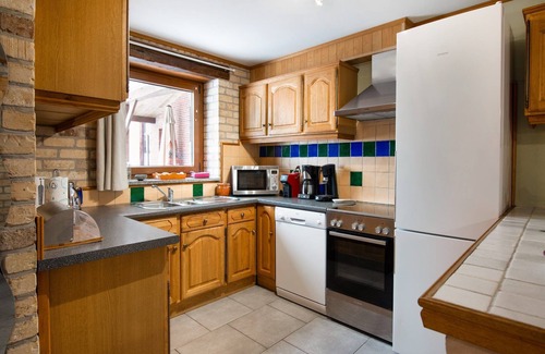 Couvin House | Holiday home in Cul-des-Sarts with garden