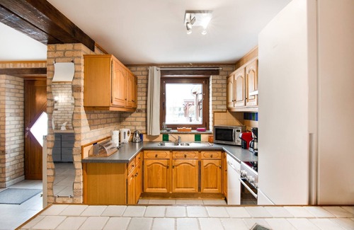 Couvin House | Holiday home in Cul-des-Sarts with garden