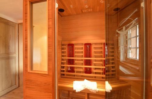 Buellingen House | Holiday Home in Bullange with Sauna