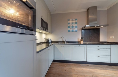 Colijnsplaat House | Holiday Home in Colijnsplaat by the Lake