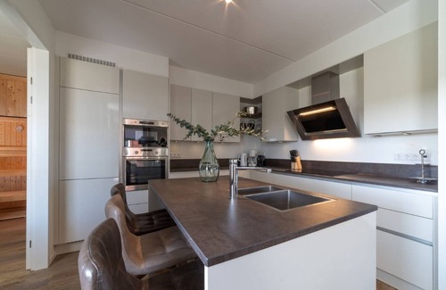 Colijnsplaat House | Holiday Home in Colijnsplaat by the Sea