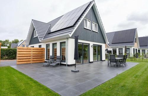 De Koog House | Holiday Home in De Koog with Sauna and Garden