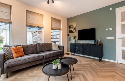 De Koog House | Holiday Home in De Koog with Sauna and Garden