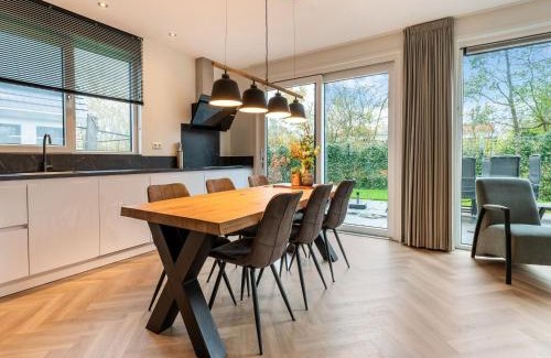 De Koog House | Holiday Home in De Koog with Sauna and Garden