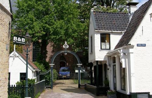 Grou House | Holiday Home in Grou near Cycling Route