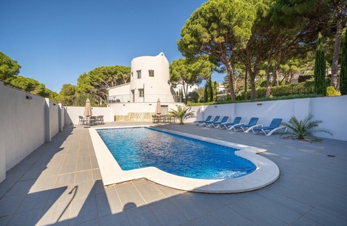 L'Escala Villa | Holiday Home in L’Escala near Platja Cala Montgó
