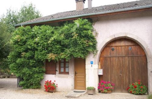 La Chapelle-aux-Bois House | Holiday Home in La Chapelle with Garden