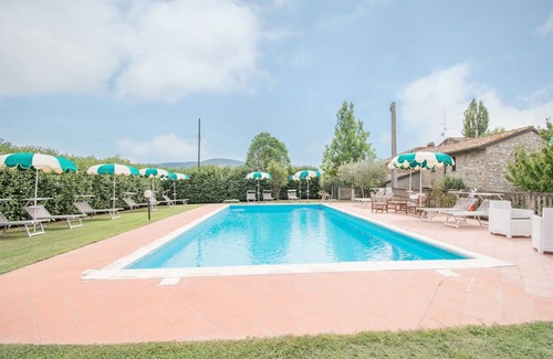 Collesanto Cottage | Holiday Home in Magione near Lake Trasimeno