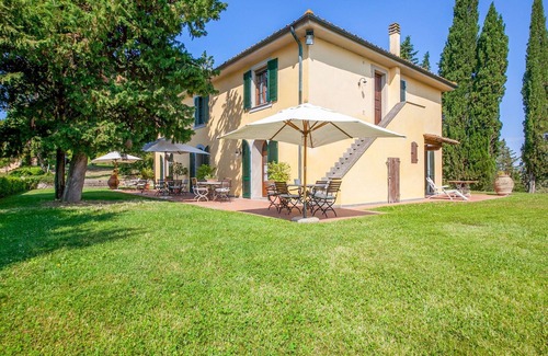 Lajatico House | Holiday Home in Orciatico With Pool & BBQ