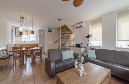 Wemeldinge House | Holiday Home in Quiet Park with Garden