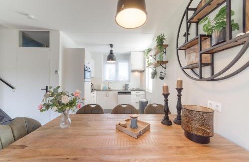 Wemeldinge House | Holiday Home in Quiet Park with Garden