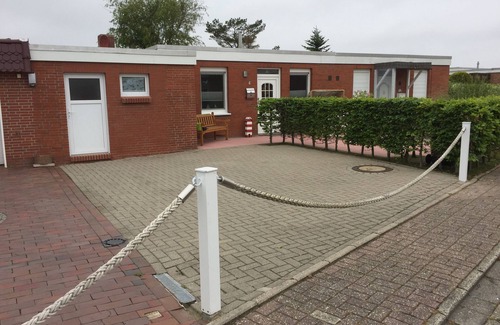Dornum House | Holiday Home 'In Strandnähe' with Private Terrace, Private Garden and Wi-Fi