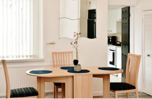 St. Thomas House | Holiday Home In Swansea City Center