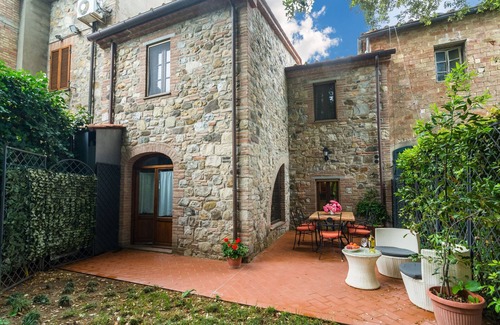Orciatico House | Holiday Home in Tuscany with Pool