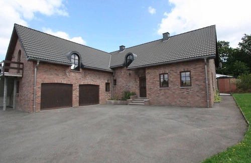 Faymonville House | Holiday Home in Waimes with Pool & Sauna