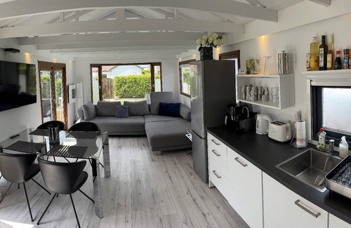 Onderdijk House | Holiday home in Wervershoof with terrace and garden