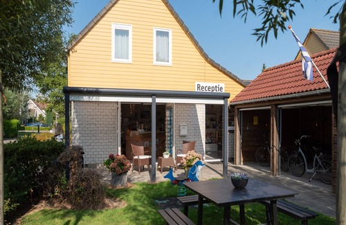 Wemeldinge House | Holiday Home in Zeeland with Spacious Garden