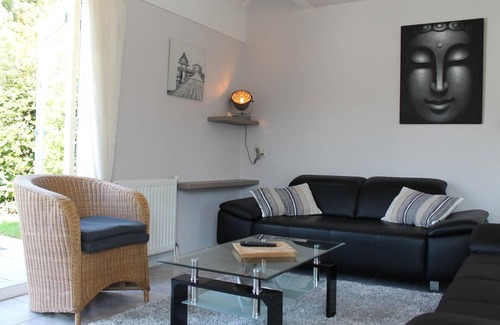 Wemeldinge House | Holiday Home in Zeeland with Garden