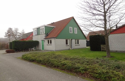 Wemeldinge House | Holiday Home in Zeeland with Spacious Garden
