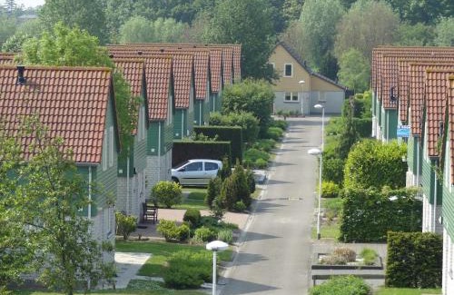 Wemeldinge House | Holiday Home in Zeeland with Garden
