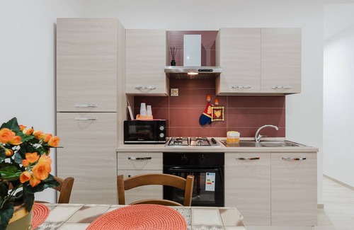 Castelvetrano House | Holiday Home 'Iris Castelvetrano' with Wi-Fi and Air Conditioning