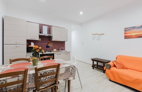 Castelvetrano House | Holiday Home 'Iris Castelvetrano' with Wi-Fi and Air Conditioning