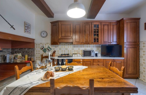 Borgo San Lorenzo House | Holiday Home 'L'aia Dì Trippa All'Aria Mugello' with Private Garden and Wi-Fi
