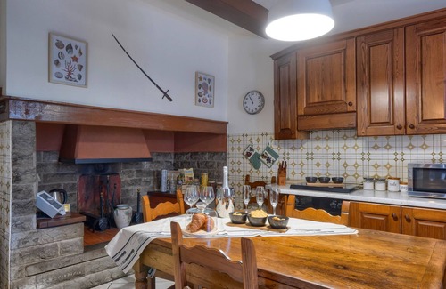 Borgo San Lorenzo House | Holiday Home 'L'aia Dì Trippa All'Aria Mugello' with Private Garden and Wi-Fi