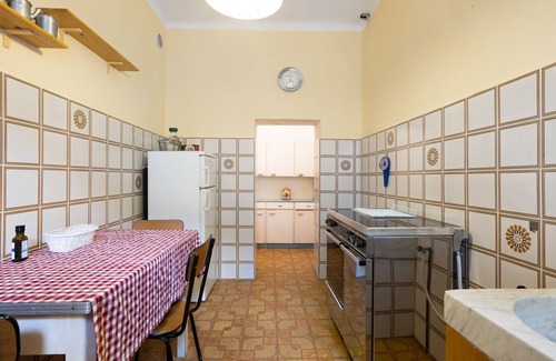 Castelnuovo Magra House | Holiday Home 'Casa Di Luciana' with Balcony and Wi-Fi