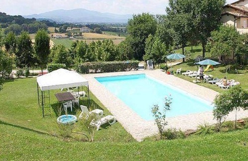Santa Reparata Apartment | Holiday Home in Umbria near Renaissance Castle