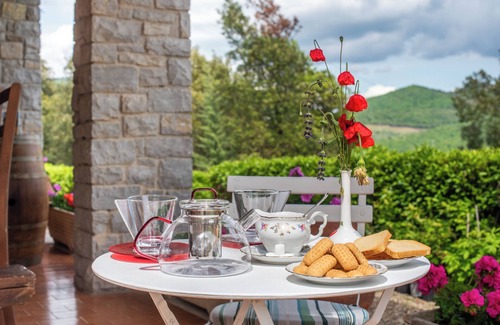 Vertine Villa | Holiday Home 'Vertine Countryside' with Private Terrace, Wi-Fi and Air Conditioning