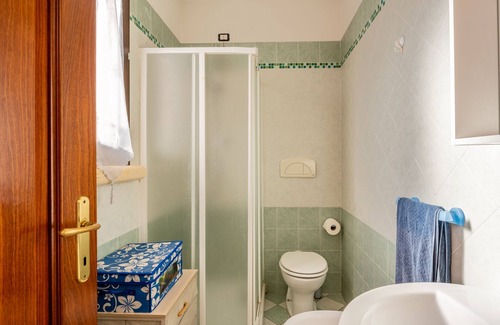 Massa e Cozzile House | Holiday Home Casa Olly with Garden