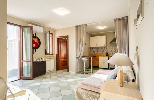 Massa e Cozzile House | Holiday Home Casa Olly with Garden