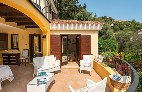 Torre delle Stelle House | Holiday Home 'L'ulivo' a few steps from the sea with Garden View, Wi-Fi and Air Conditioning