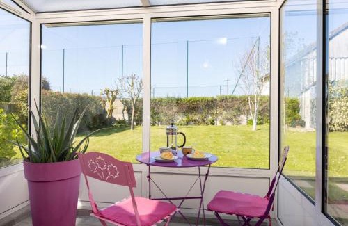 Saint-Coulomb House | Holiday Home Karome by Interhome