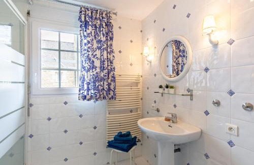 Plounevez-Lochrist House | Holiday Home Ker Maeziou by Interhome