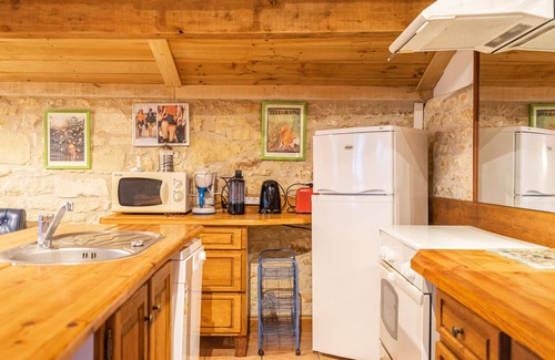 Gemozac House | Holiday Home 'L'arbre - Gîtes De La Tournerie' with Shared Pool, Shared Garden and Wi-Fi