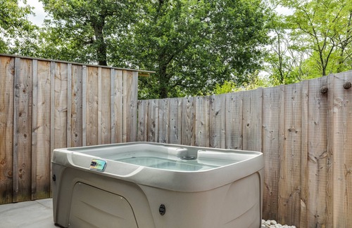 Quinsac House | Holiday Home 'L'Entre 2' with Private Terrace and Air Conditioning