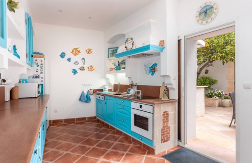 Tresnuraghes House | Holiday Home 'L'incanto Blu' with Private Terrace, Wi-Fi and Air Conditioning